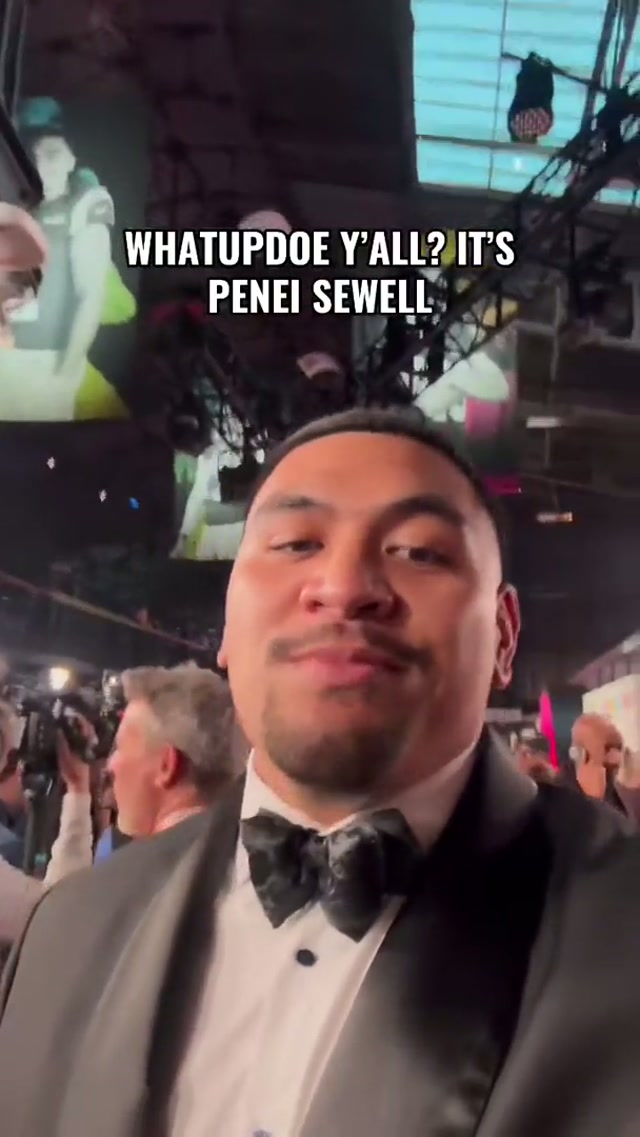 Penei Sewell lookin’ fly at NFL Honors 🤵‍♂️

#DetroitLions #NFL #NFLHonors #football