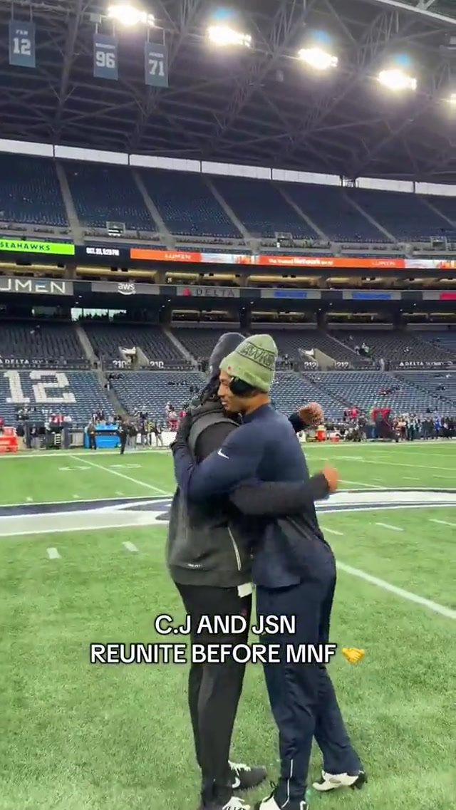 Nothing like catching up with old friends 🤝 
#nfl #houstontexans #cjstroud #mnf