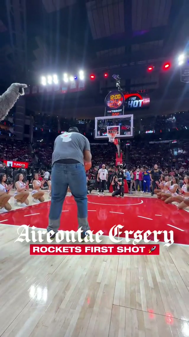 First shot ready with Tae 🏀 #basketball #houstonrockets #nfl #aireontaeersey #houstontexans 