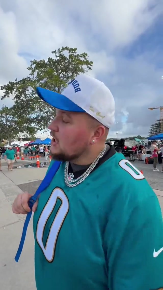 @JUICE brought the vibes for MNF 😂 #juice #mnf #jaguars #jacksonvillejaguars 