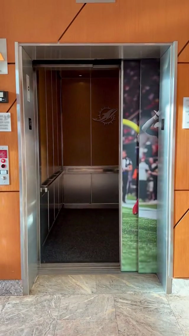 You already know πΊ #elevator #nfl #celly