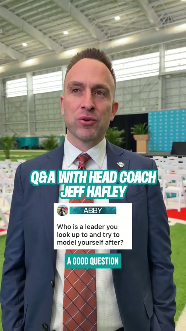 Questions from the fans, answers from Coach Hafley. 🤝#miamidolphins #nfl #football 
