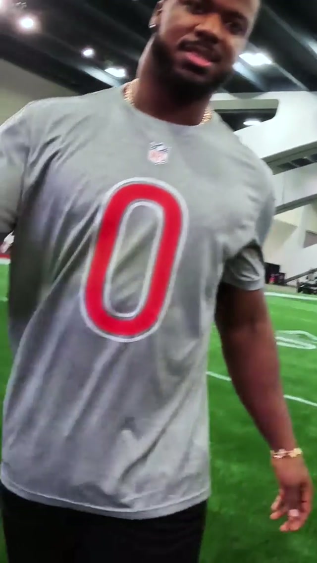 All smiles from #DevonAchane at #ProBowl practice 😁 #nfl #football #micdup 