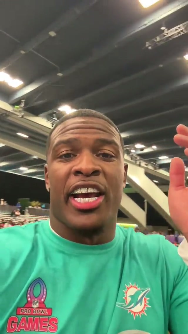 First one in the books. Pro Bowl Von signing off! ✌️
#probowl #achane #phinsup 