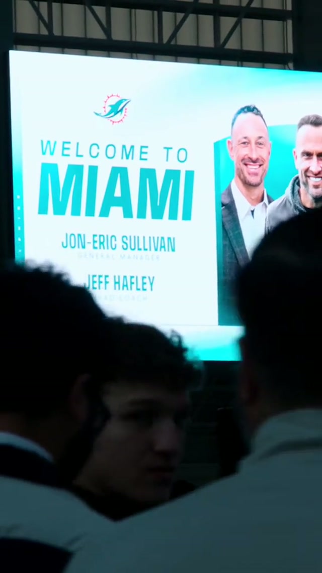 For the fans 🐬

Our season ticket members had the chance to hear from Head Coach Jeff Hafley and General Manager Jon-Eric Sullivan! #fans #coach #gm #nfl 