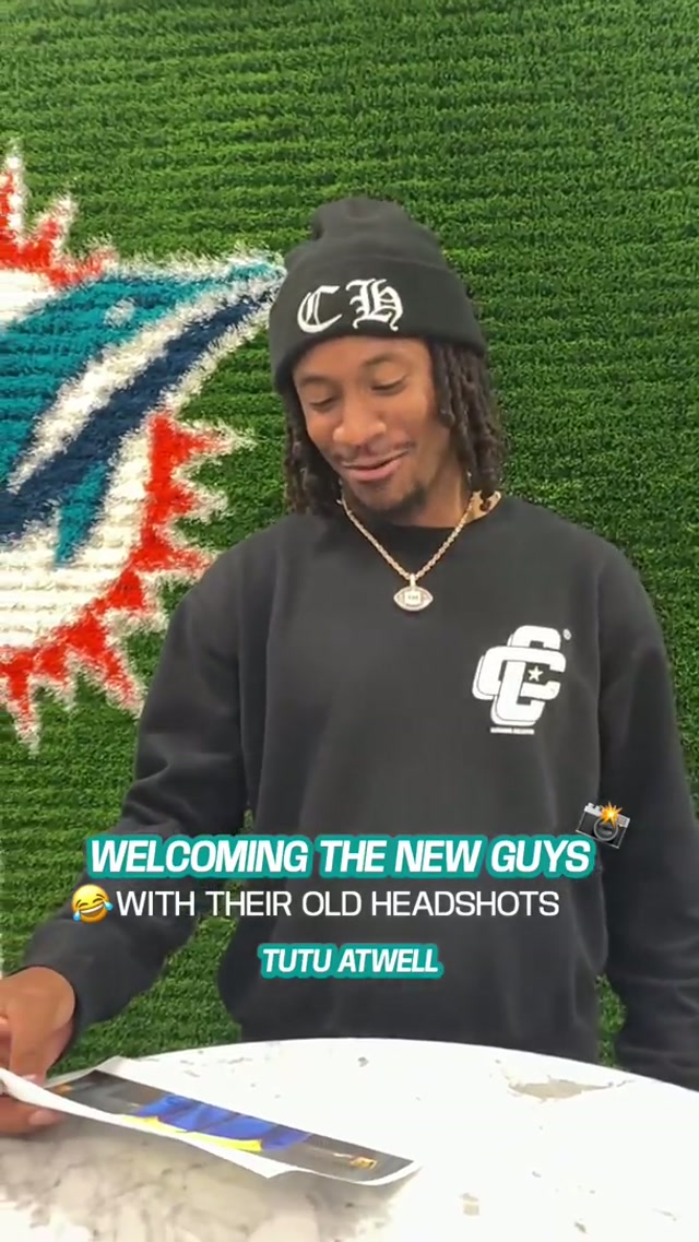 A very personal welcome to the 305 😆📸 #funny #nfl #football #pictures 