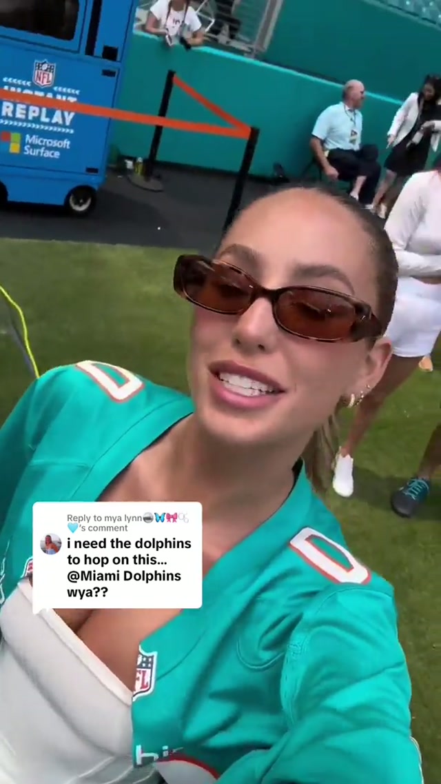 Replying to @mya lynn🪩🦋🎀🫧🩵  you already know 🤭 @Alix Earle #alixearle #nfl #miami #dolphins 