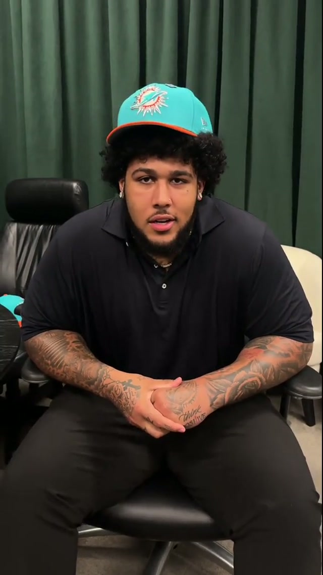 Kadyn Proctor has a 1972 tattoo.

Meant to be 🥹 #NFLDraft #PhinsUp #miami 