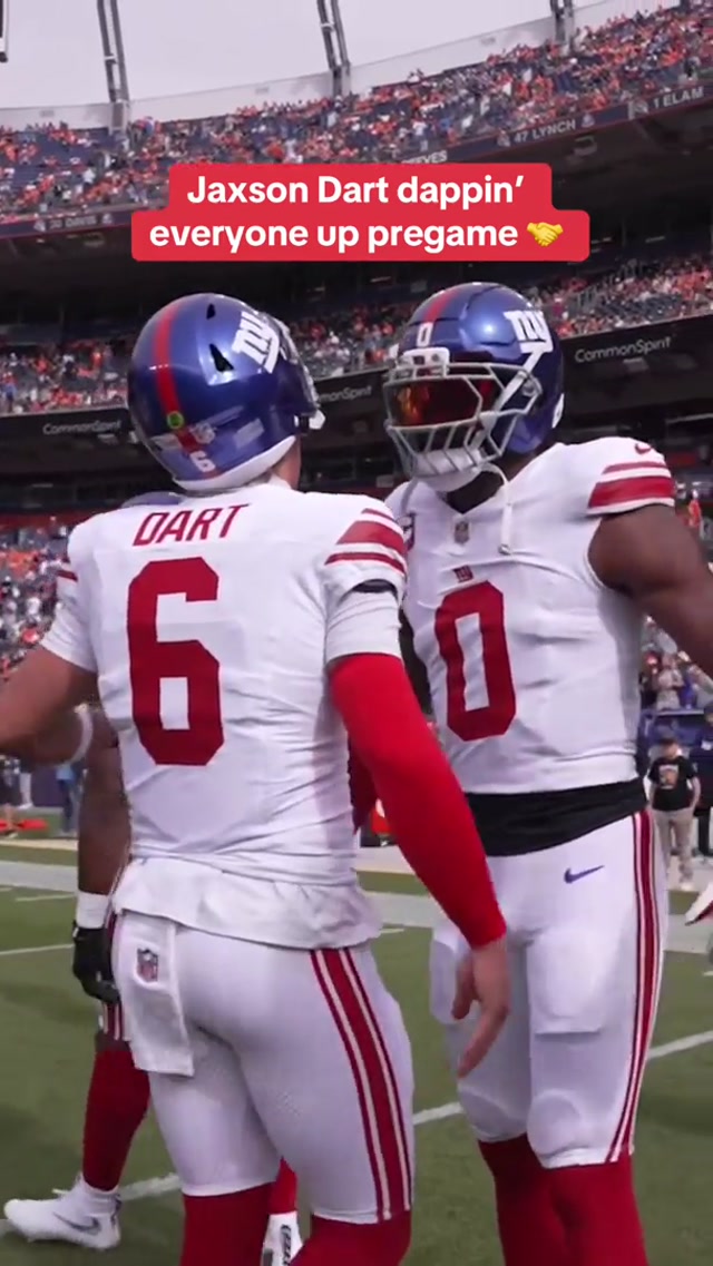 Everyone gets a dap 🤝 #jaxsondart #nfl #giants #football 