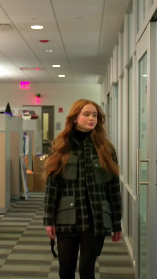 Waiting for 8pm like…. @Stranger Things #giants #strangerthings #sadiesink #elimanning 