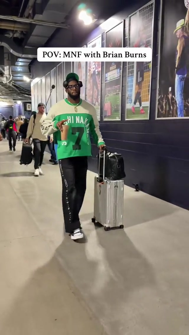 Spida is ready for MNF 😤 #brianburns #mnf #mondaynightfootba #football #giants 