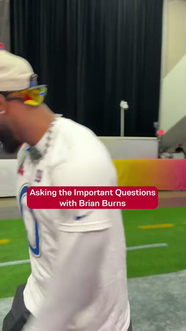 Asking Burns the important questions 😆 #giants #probowl #newyorkgiants #nfl #football
