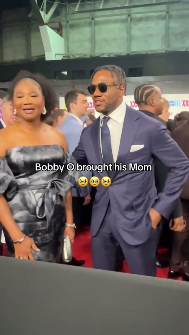 Bobby brought his mom to NFL Honors 💙 #nyg #giants #nfl 