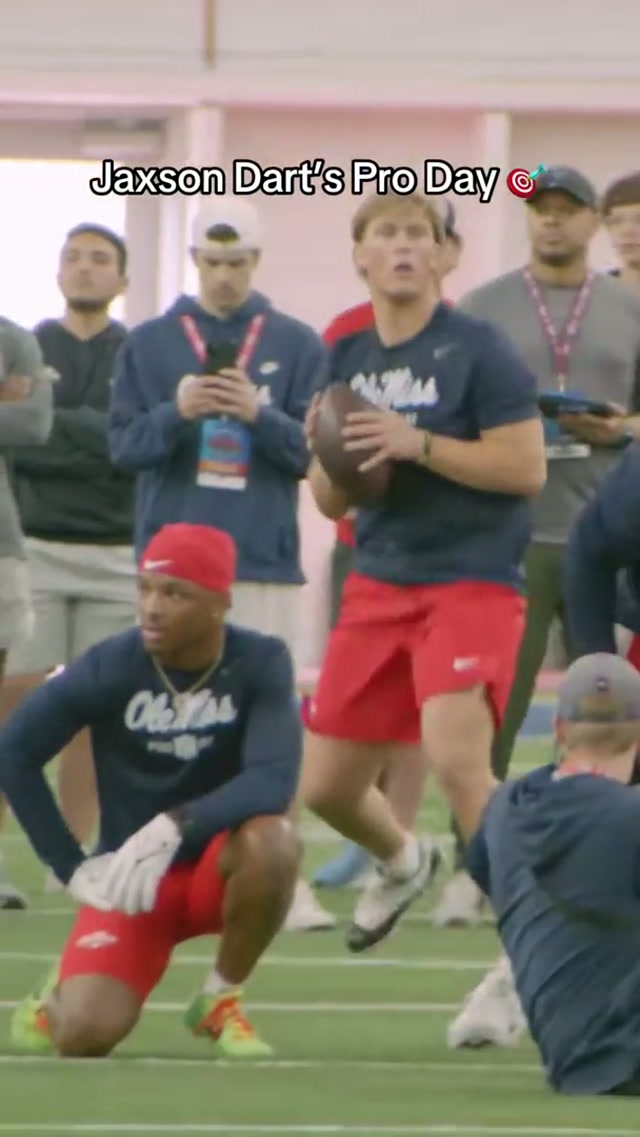 He was slingin’ it 🎯 #jaxsondart #proday #olemiss #giants 