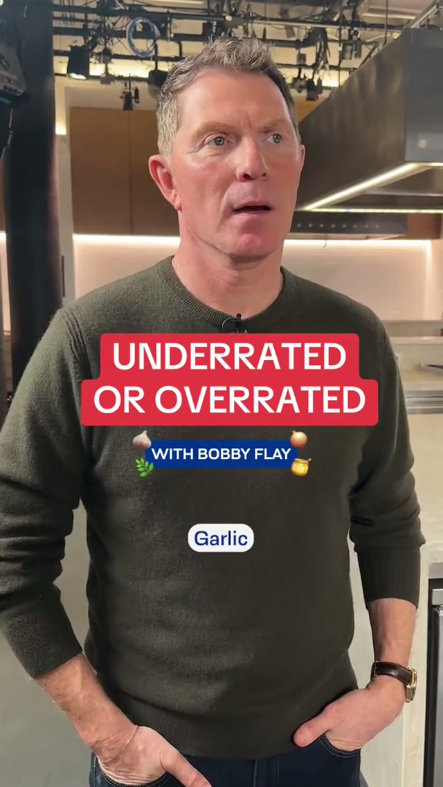 Underrated or overrated? 🔥 Bobby Flay’s hot takes on ingredients 🧅🧄🍯🌿 #giants #shorts #bobbyflay 