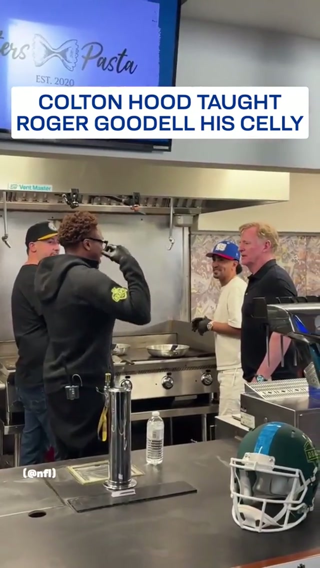Not the commish doing the “put on your hood” with our draft pick 🤣 #coltonhood #nfl #nfldraft #rogergoodell 