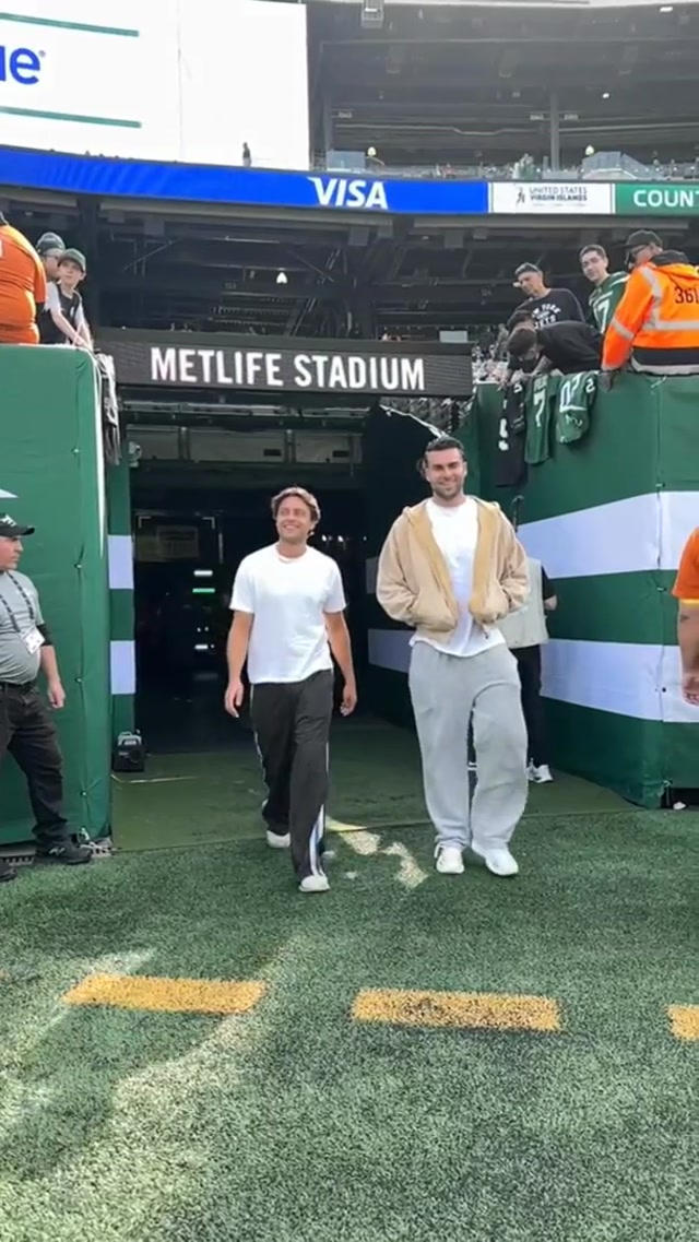 two new bombshells have entered the MetLife villa #nyjets #loveisland #bombshell #loveislandusa