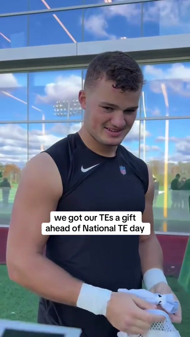 we think they liked it 😂 #nyjets #te #tightend #gift