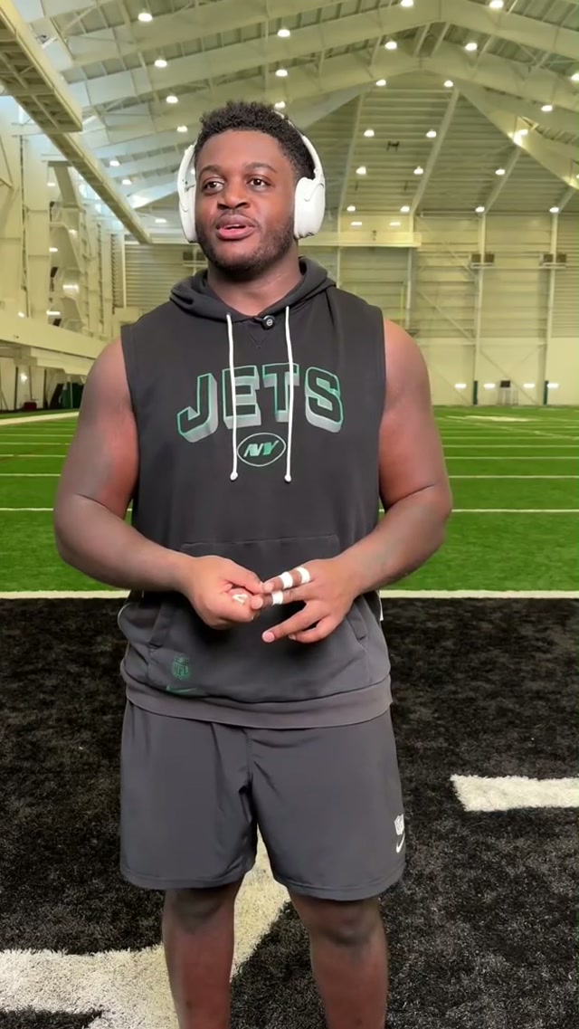 it’s honestly harder than it looks 😂 #nyjets #lipreading #whisperchallenge #funn 