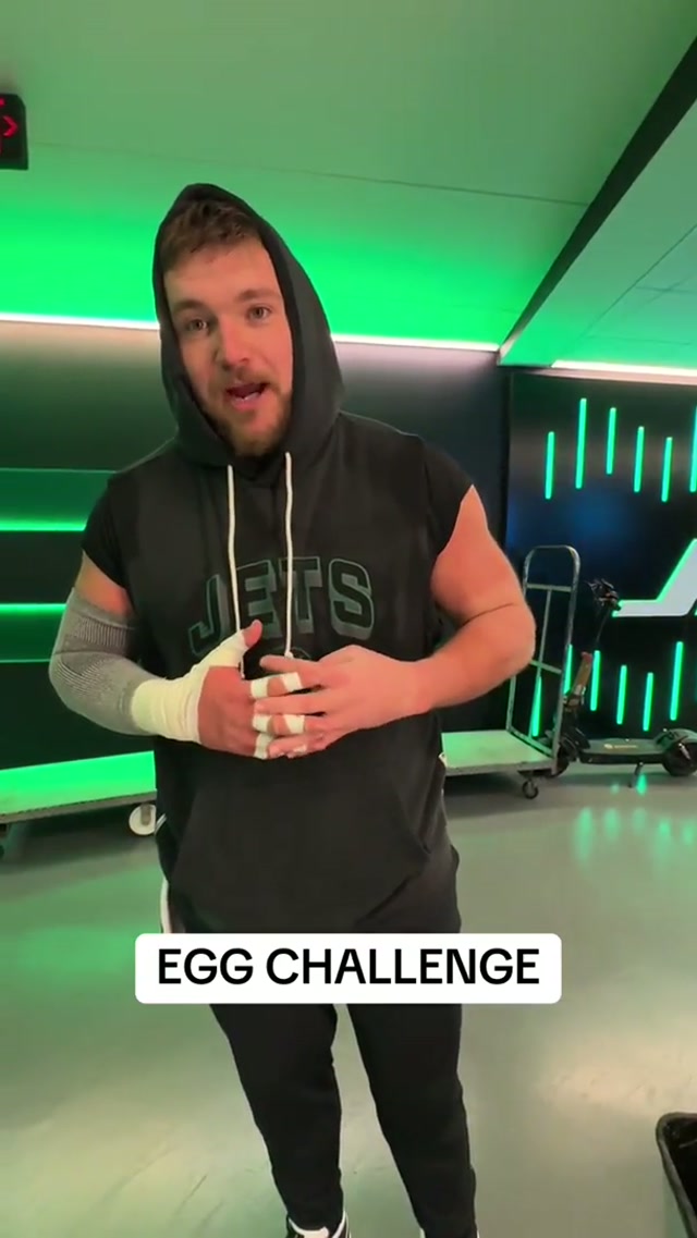 Don’t underestimate this egg challenge 🤣 #nyjets #newyorkjets #eggchallenge #nfl 