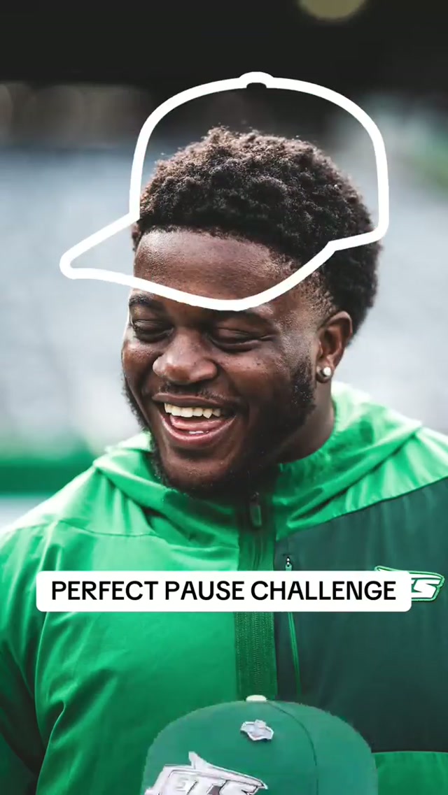 2026 Draft Hats just dropped…who wants one?!🔥 #nyjets #hat #perfectpause #challenge 