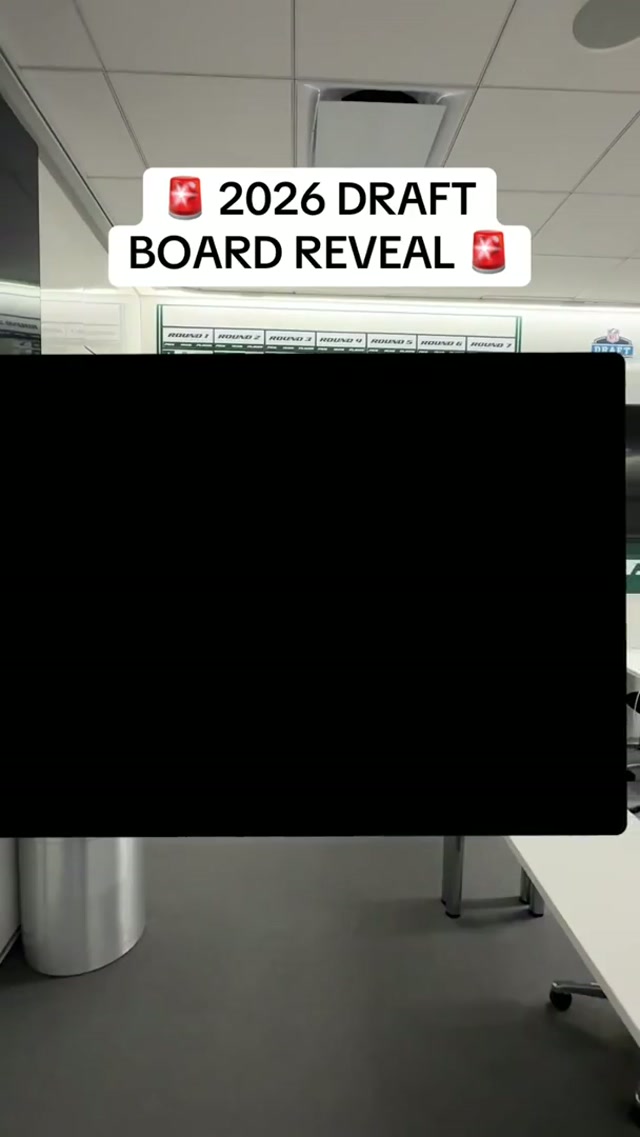can’t believe they’re letting us do this 😱 #nyjets #nfldraft #nfl #reveal 