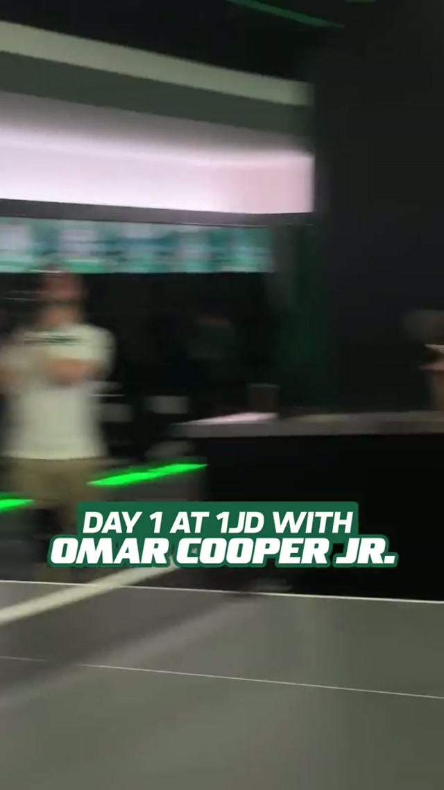 Omar Cooper fittin’ right in ✈️ #nyjets #nfldraft #omarcooper #indianafootball 