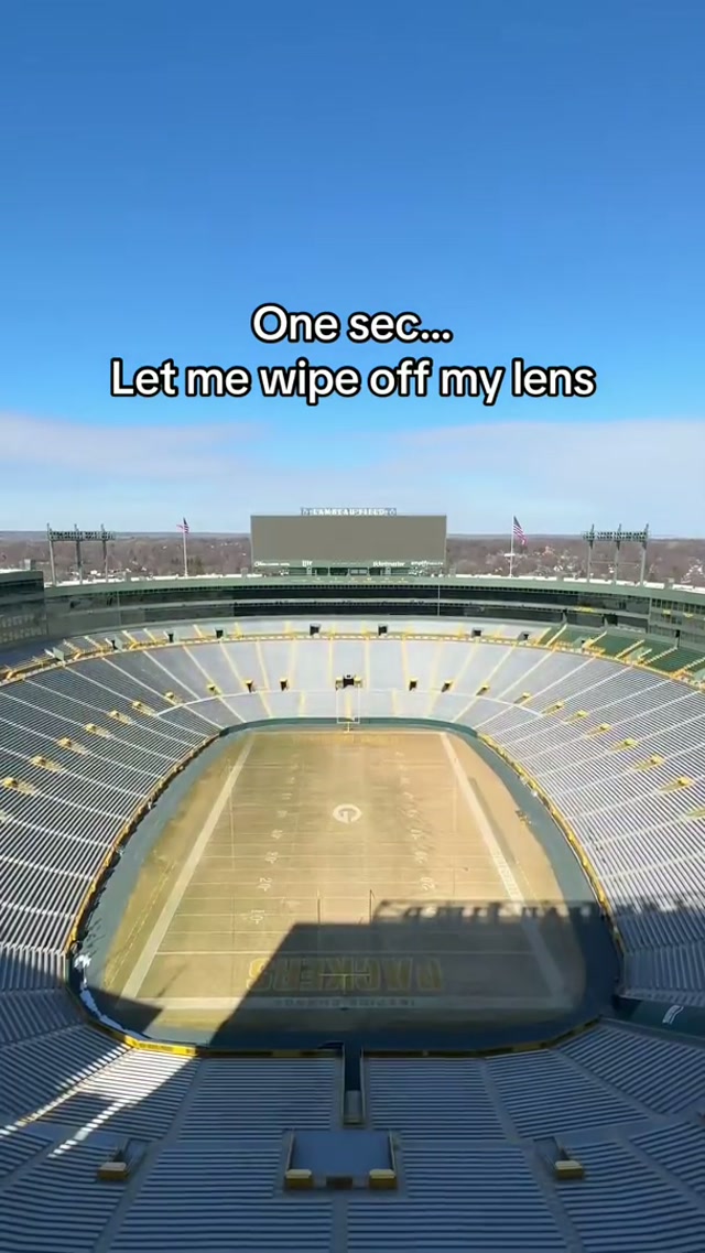 Much better 😎 #nfl #packers #lambeaufield #nostalgic 
