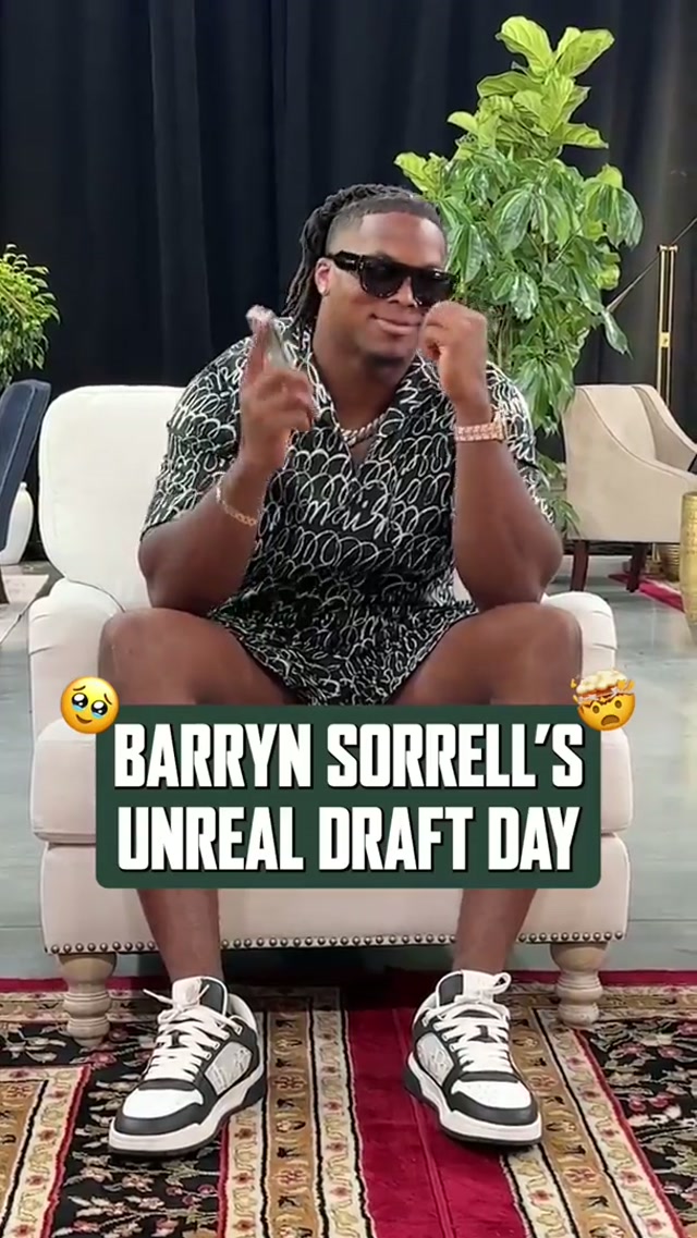 Lambeau Leap your first day as a Packer >

#packers #nfldraft #barrynsorrell #texas 