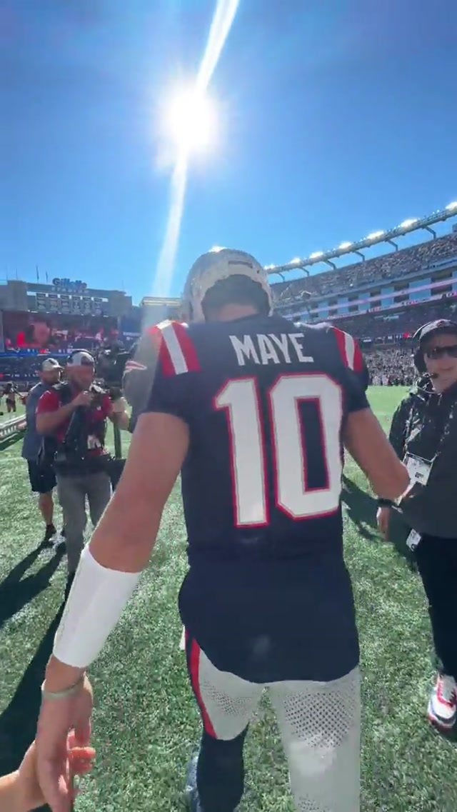 we’re off and running in foxborough! #nfl #patriots #newengland #drakemaye 