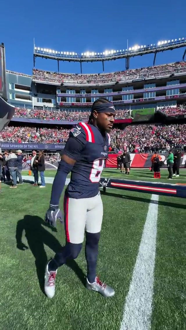 stefon diggs takes the field at @gillettestadium #nfl #patriots #newengland #stefondiggs 