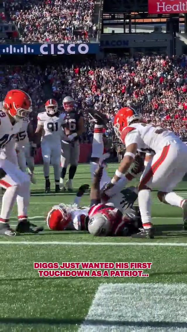 stefon diggs gets his first touchdown as a patriot 🚨 #nfl #patriots #stefondiggs #touchdown 