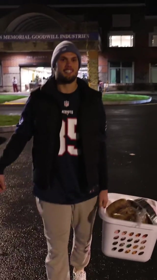 hunter henry has been nominated as the team’s selection for the 2025 Walter Payton NFL Man of the Year Award❗️#nfl #patriots #hunterhenry 