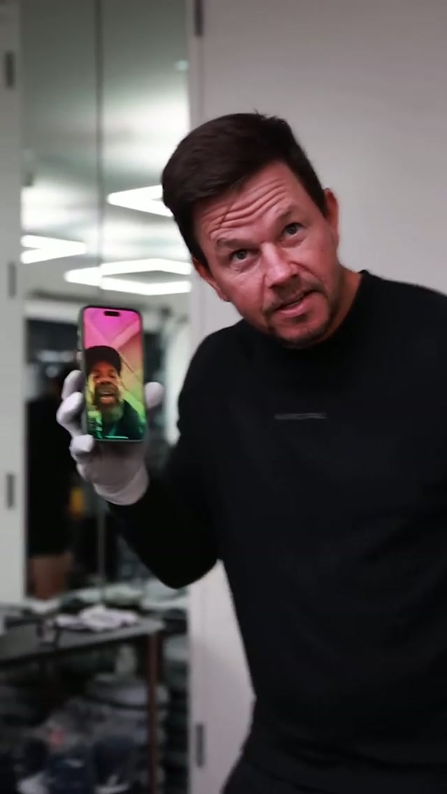 we all we got. we all we need. #nfl #patriots #markwahlberg #kennychesney #zdenochara @Kenny Chesney @Boston Bruins 