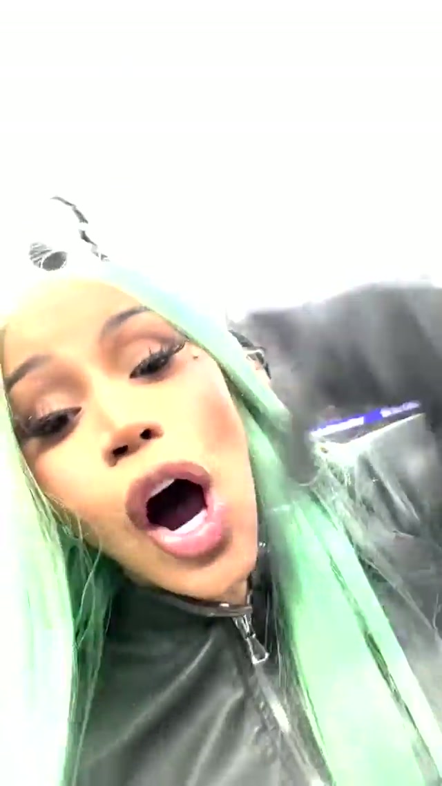 LET THEM KNOW CARDI 🗣️ #nfl #patriots #nflplayoffs #cardib #superbowl @Cardi B 