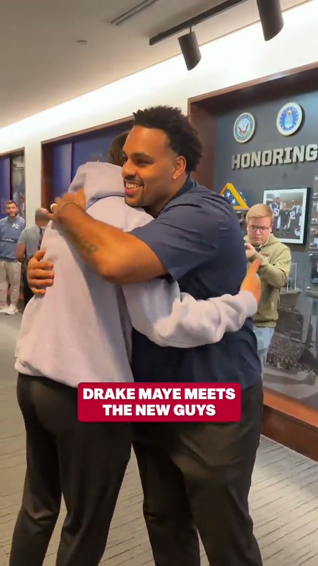 drake maye meets the new guys 🤝 #nfl #patriots #drakemaye 