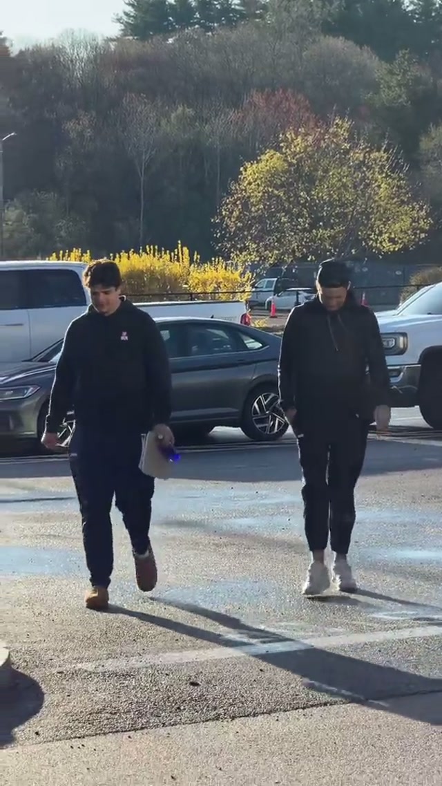 drake maye had to pick up will campbell 😂🚙 #drakemaye #willcampbell #nfl #patriots 