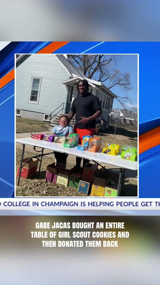 gabe jacas bought an entire table of girl scout cookies and then donated them back 🥹 #nfl #patriots #nfldraft #gabejacas 