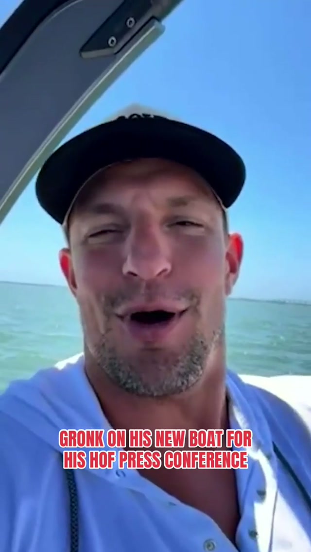 gronk is on his new boat for his hall of fame press conference 💀😂 #nfl #patriots #gronk #robgronkowski @gronk 