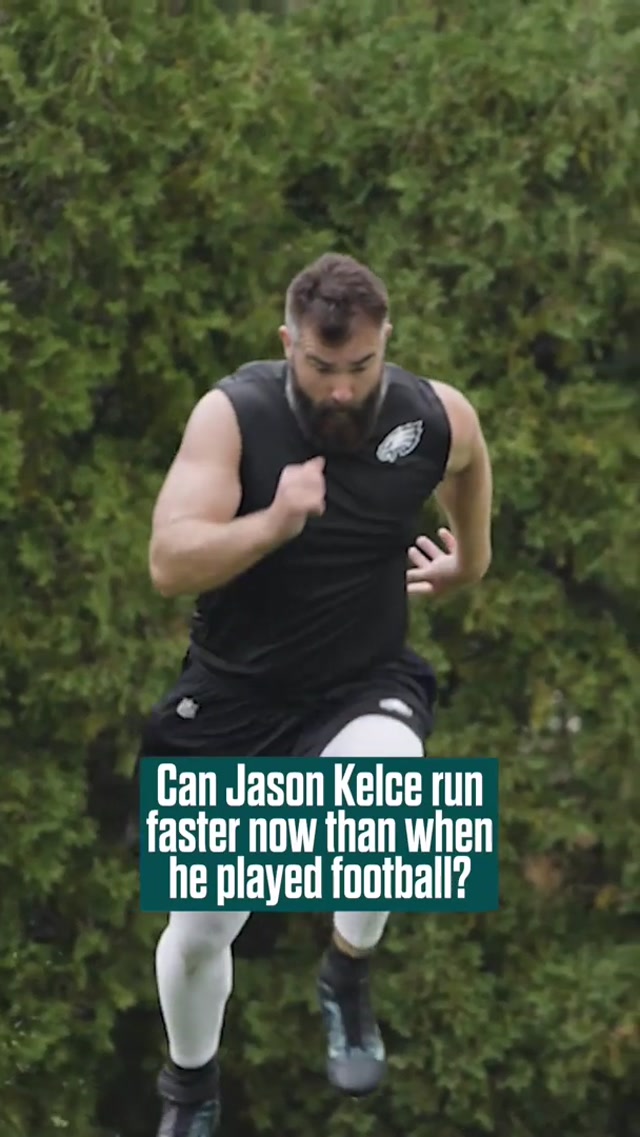 The harder you fall the faster you go apparently 🤨 #eagles #nfl #jasonkelce