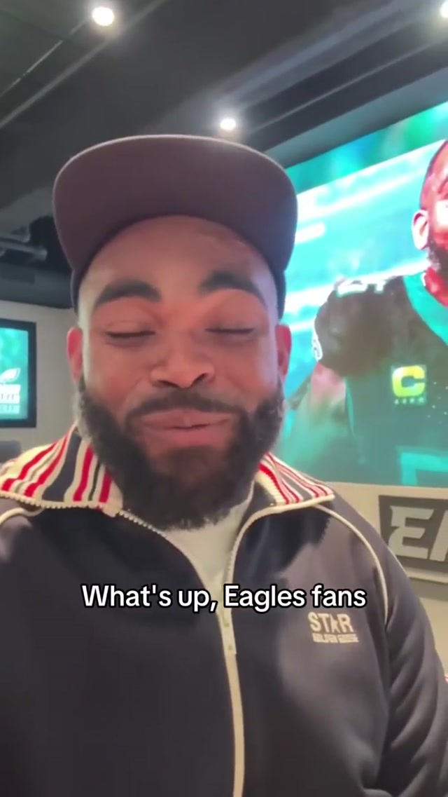 Officially official (again) ✍️ #eagles #nfl #brandongraham 