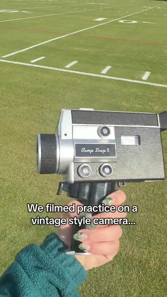 Practice… but make it retro #eagles #nfl #kellygreen #retro 