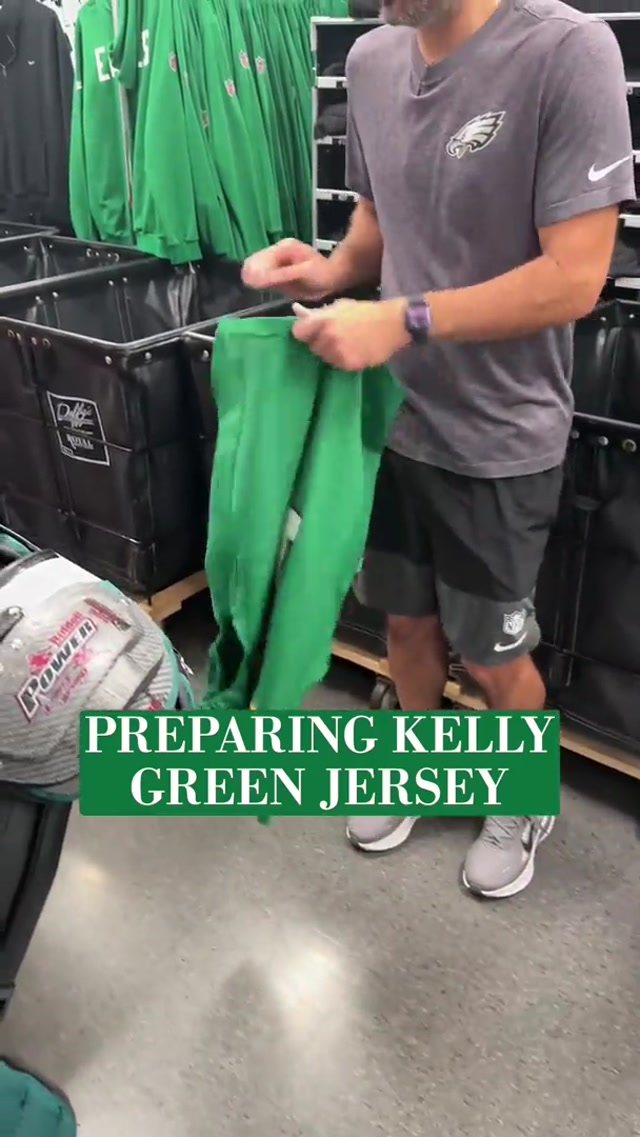 That’s good technique right there #eagles #nfl #kellygreen 