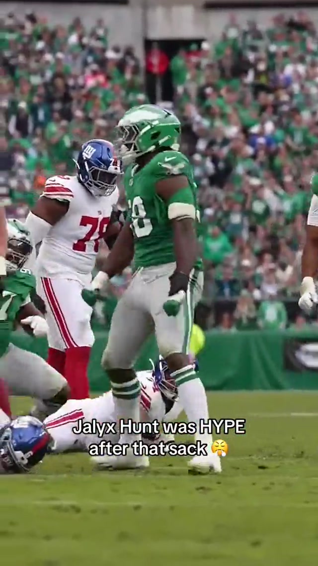 I mean… same #eagles #nfl #jalyxhunt #sack 