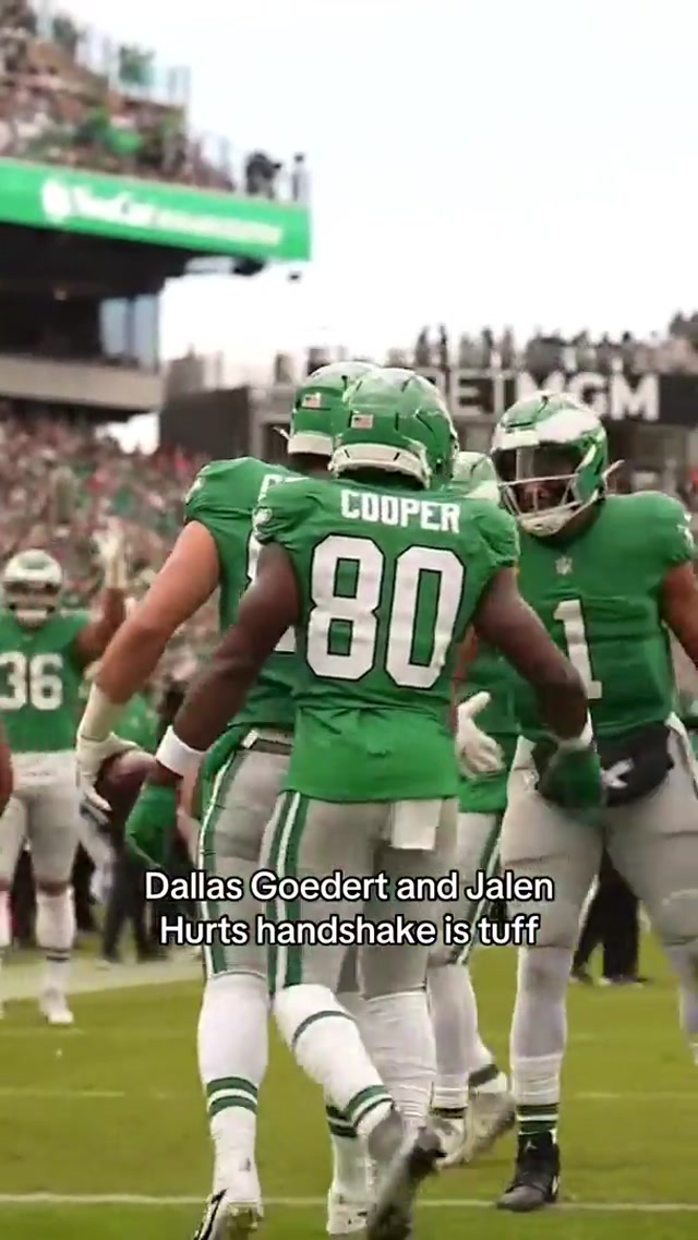 The wavey thing is the best part #eagles #nfl #dallasgoedert #jalenhurts 