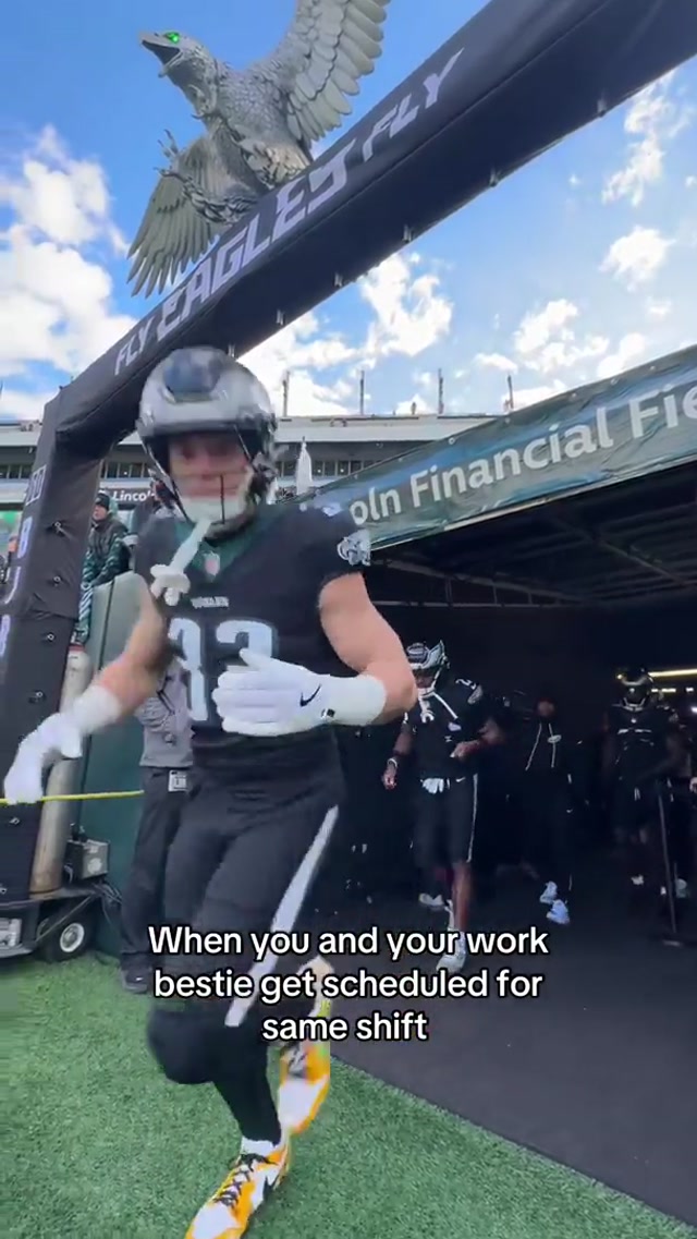 Twin 👯 #eagles #cooperdejean #reedblankenship #nfl #bearseagles
