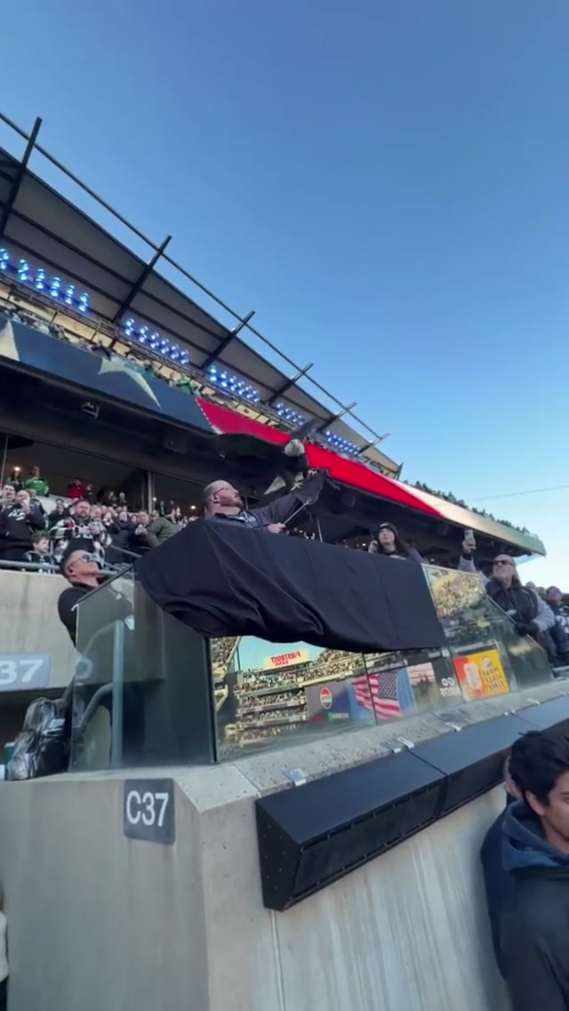 The best pregame tradition in sports and we’re not biased at all #eagles #nfl #bearseagles 