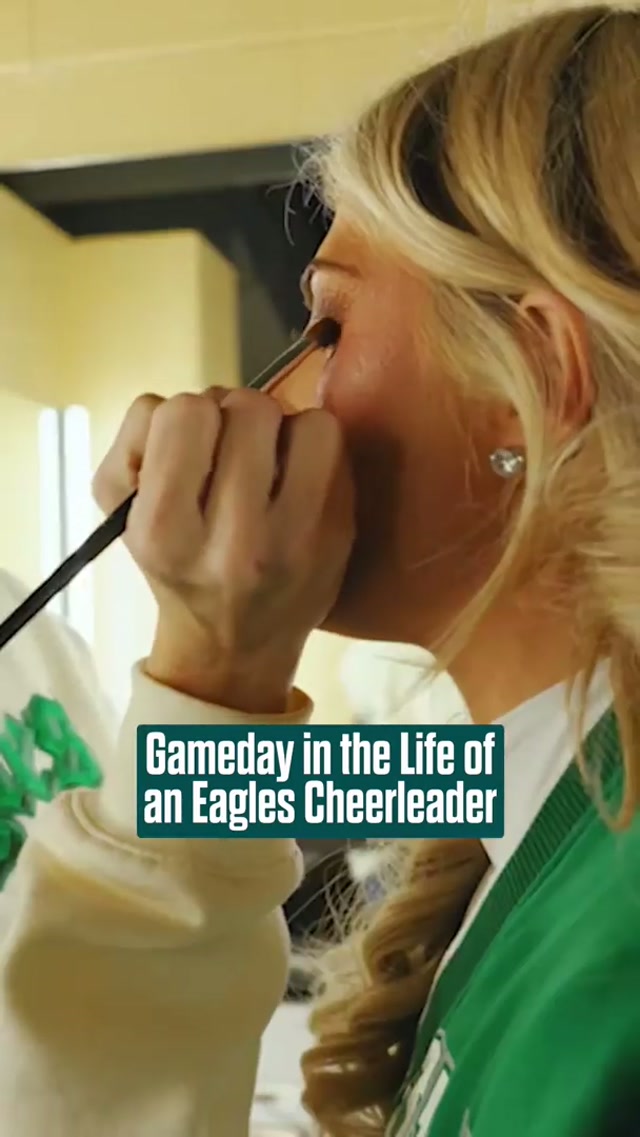 Ever wonder what an Eagles Cheerleader does on Gameday? Follow Alexa as she takes you through every moment #eagles #nfl #dayinthelife #nflcheerleader 