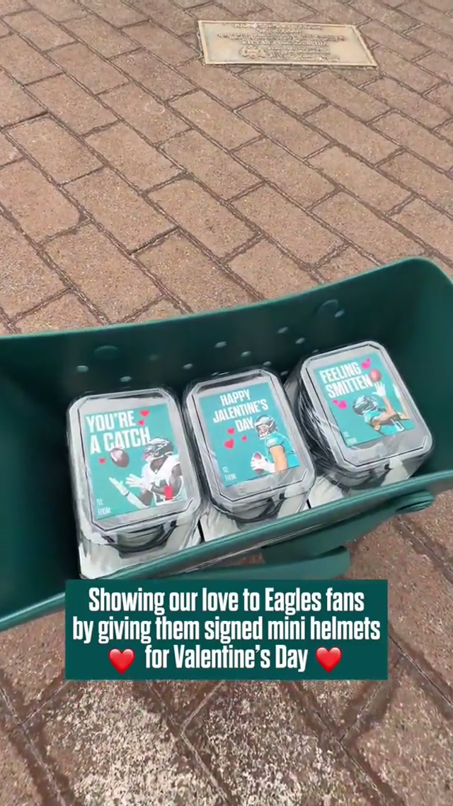 Sharing the love this Valentine’s Day 💚 #eagles #nfl #valentinesday #eaglesfans