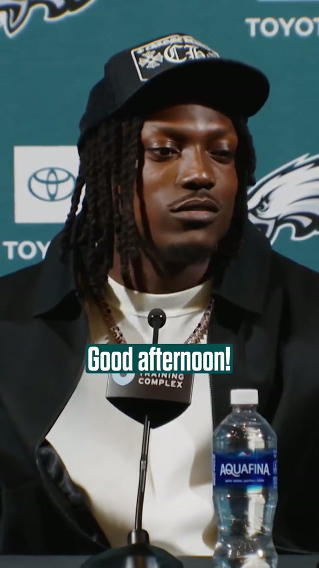 Seems like Riq is going to fit in here just fine #eagles #nfl #riqwoolen 